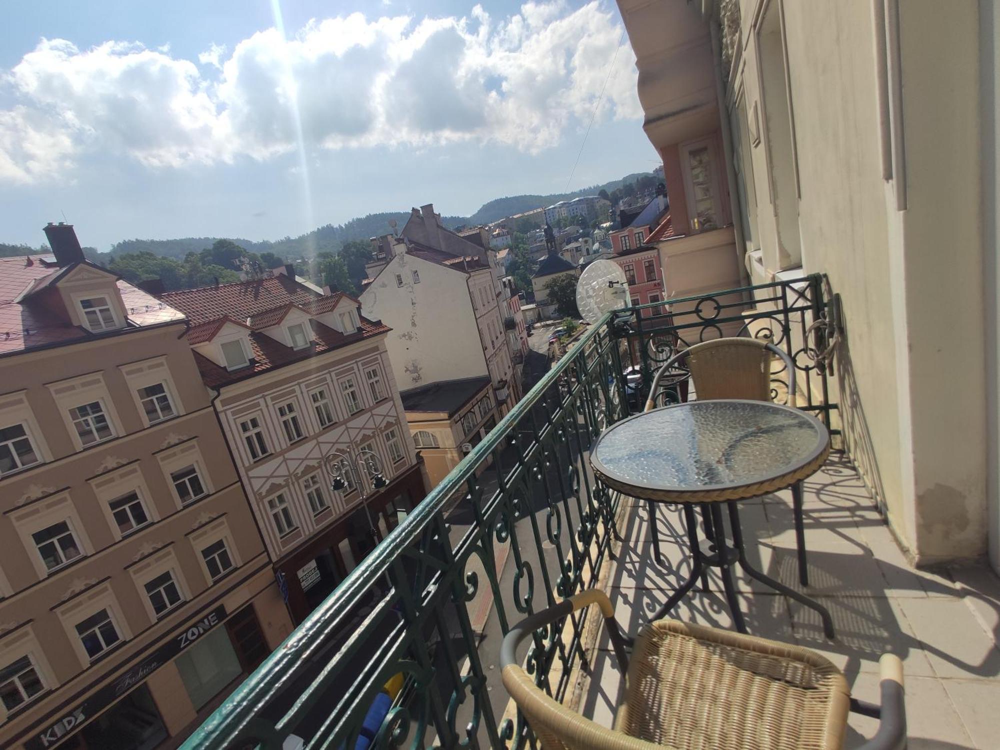 Apartman 63M2 S Balkonem V Lazenskem Centru Karlsbad Eksteriør billede